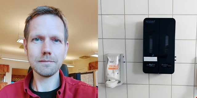 Bild på Tommy Kragh och en av automaterna för mensskydd