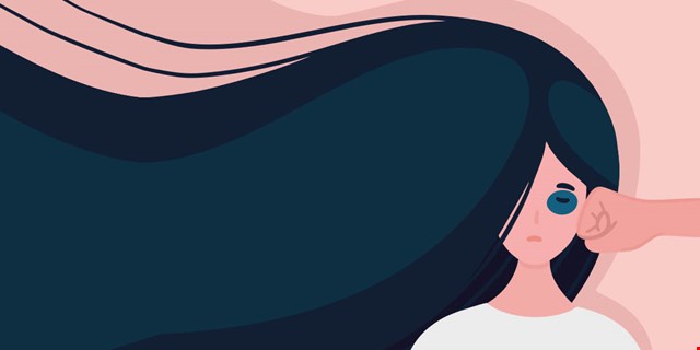 En illustration av en kvinna som ser ledsen ut. Hon har en knytnäve mot kinden och ena ögat är blått.