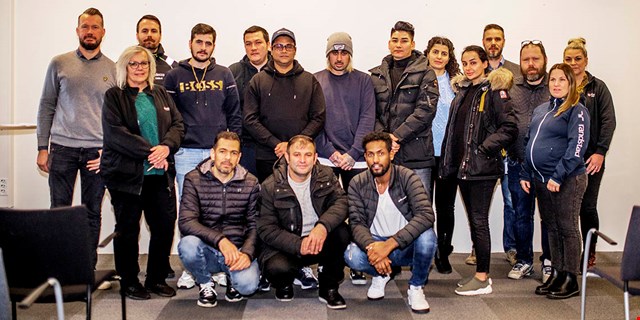 Personer från utbildningen är samlade för en gruppbild
