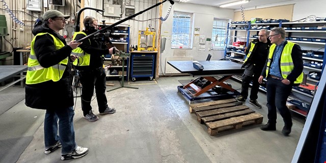 Johan Danielsson blir filmad